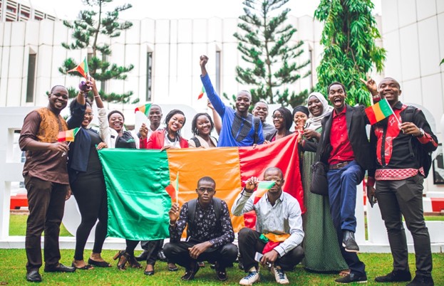 Um grupo representativo de jovens empreendedores africanos no Fórum de Empreendedorismo TEF 2019