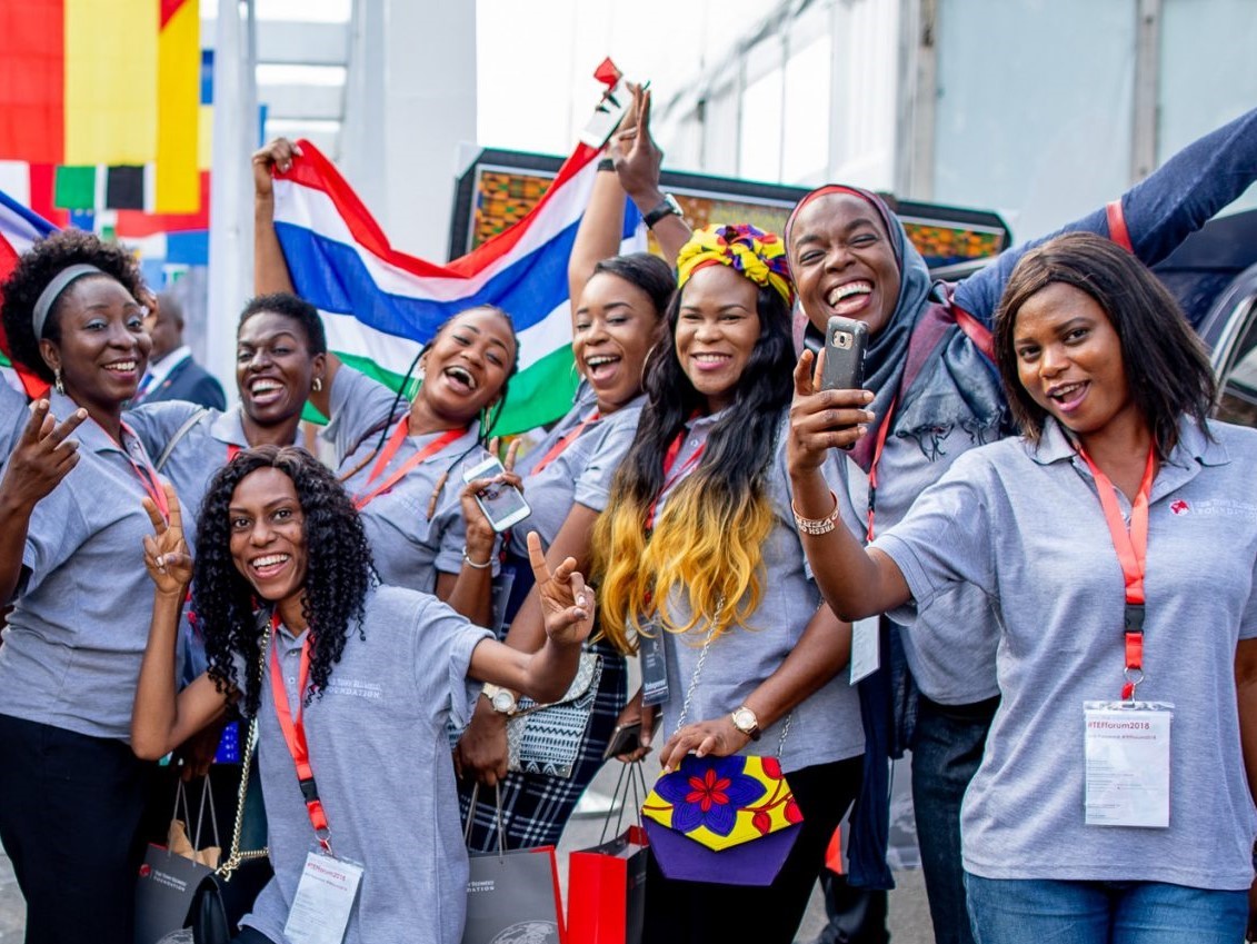 Femme entrepreneur africaine souriante